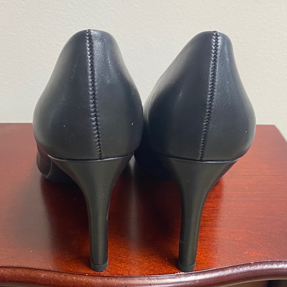 A New Day Classic Black Heels - Picture 4 of 8